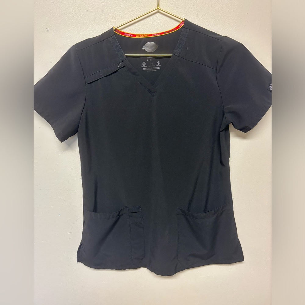Scrub top